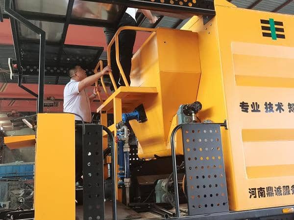 Two slurry sealing vehicles ordered by Iranian customer_2